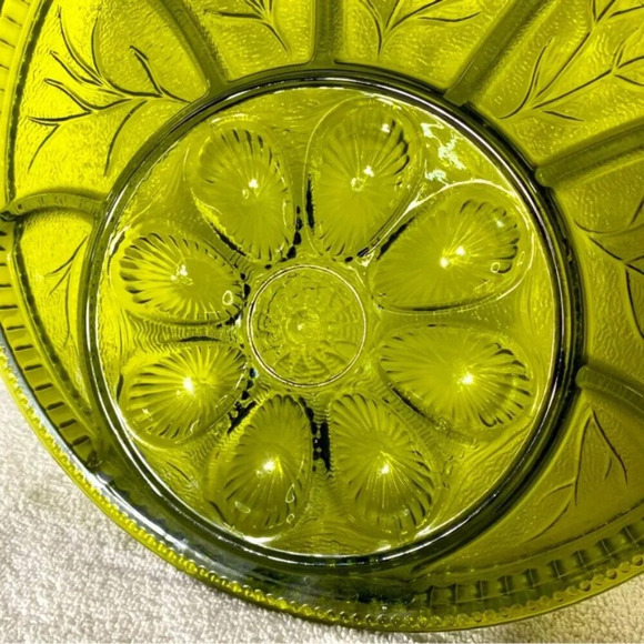 Vintage Indiana Avocado Green Glass Round Relish  Deviled Egg Tray Platter - Picture 13 of 14